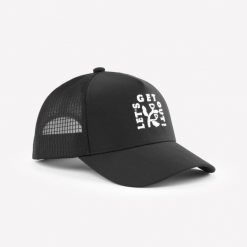 Czapka turystyczna z daszkiem Quechua Trucker 500. Czarne czapki z daszkiem damskie FORCLAZ, bez wzorów, z elastanu. Za 69.99 zł.