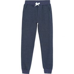 Ciemnoniebieskie Spodnie Dresowe In a Whisper. Spodnie dresowe chłopięce marki 4F. Za 39.99 zł.
