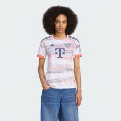 Koszulka FC Bayern 25/26 Away. Białe bluzki damskie Adidas, xs, bez wzorów, bez kołnierzyka, bez ramiączek. Za 439.00 zł.