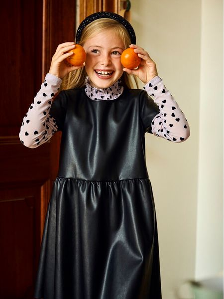 NAME IT Bluzka 13210752 Fioletowy Regular Fit. Fioletowe bluzki i koszule dziewczęce Name it, bez wzorów, z syntetyku, bez kołnierzyka, bez ramiączek. Za 79.99 zł.