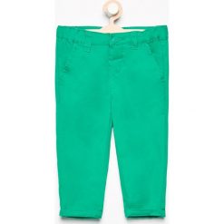 Spodnie chino - Zielony. Zielone spodnie materiałowe dziewczęce Reserved. W wyprzedaży za 19.99 zł.