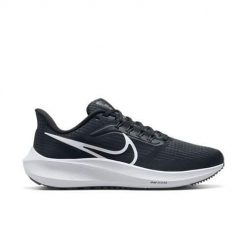 Buty do biegania damskie Nike Air Zoom Pegasus 39. Czarne obuwie sportowe damskie Nike, z gumy, bez zapięcia, do biegania. Za 482.00 zł.