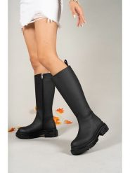 Trendyol Kozaki w kolorze czarnym rozmiar: 38. Czarne kozaki damskie Trendyol, na zimę, bez obcasa, bez zapięcia. Za 105.14 zł.