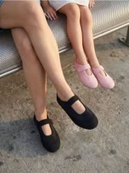 Trampki na rzep - czarny. Czarne trampki damskie Sinsay, bez wzorów, bez zapięcia. Za 49.99 zł.