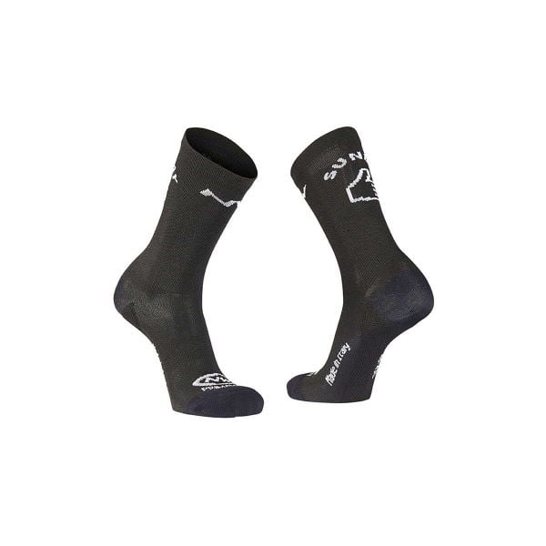Skarpety rowerowe Northwave Sunday Monday. Czarne skarpetki damskie Northwave, bez wzorów. Za 45.00 zł.