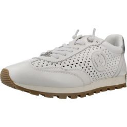 Buty CARMELA 163113C Biały. Białe obuwie trekkingowe damskie Carmela, ze skóry, bez zapięcia. Za 474.85 zł.