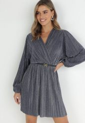 Granatowa Sukienka Plisowana z Paskiem i Metalicznym Efektem Nihie. Niebieskie sukienki damskie Born2be, bez wzorów, z materiału, eleganckie, bez ramiączek. Za 129.99 zł.