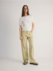 Jeansy wide leg - zielony. Zielone jeansy damskie Reserved. W wyprzedaży za 59.99 zł.