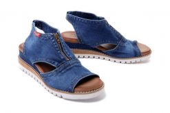 ARTIKER RELAKS 46C0214 jeans, sandały damskie. Niebieskie sandały damskie Artiker Relaks, bez wzorów, z jeansu, bez obcasa, na koturnie, bez zapięcia. Za 195.93 zł.