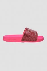 JUICY COUTURE Różowe klapki Donna Diamante Slider. Czerwone klapki damskie Juicy Couture, bez wzorów, bez obcasa, bez zapięcia. W wyprzedaży za 194.99 zł.