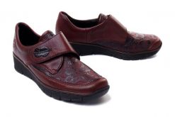 RIEKER 537C0-35 red, półbuty damskie. Czerwone półbuty damskie Rieker, bez wzorów, bez obcasa, na koturnie, bez zapięcia. Za 203.94 zł.