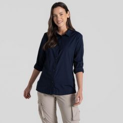 Koszula podróżnicza damska Craghoppers NosiLife Freeda Long Sleeved Shirt. Niebieskie koszule damskie Craghoppers, bez wzorów, casualowe, bez kołnierzyka, bez ramiączek. W wyprzedaży za 358.50 zł.