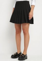 Czarne Wiskozowe Spódnico-Spodenki High Waist z Plisami Annelin. Czarne szorty damskie Born2be, bez wzorów, z bawełny, z podwyższonym stanem. Za 109.99 zł.