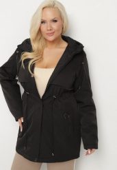 Czarna Kurtka Dwustronna Parka z Kapturem Lannaria. Czarne kurtki damskie Born2be, plus size, z kapturem. Za 259.99 zł.