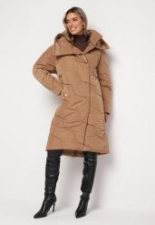 Beżowa Długa Kurtka Płaszcz z Nieodpinanym Kapturem Ozdobiona Pikowaniem Nenzova. Brązowe płaszcze damskie Born2be, na zimę, l, bez wzorów. Za 199.99 zł.