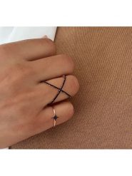 DI GIORGIO Pozłacany pierścionek z cyrkoniami rozmiar: 52. Czarne pierścionki damskie DI GIORGIO, z cyrkonią, pozłacane. Za 139.20 zł.