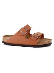 Birkenstock Klapki "Arizona" w kolorze jasnobrązowym rozmiar: 37. Brązowe klapki damskie Birkenstock, bez wzorów, z otwartym noskiem, bez obcasa, bez zapięcia. Za 386.95 zł.