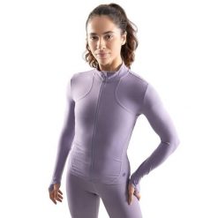 Damska ultralekka kurtka treningowa Fitness Siroko Nusa. Fioletowe kurtki damskie SIROKO, na zimę, xl, bez wzorów, z materiału, bez kaptura. Za 169.00 zł.