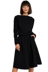 Rozkloszowana sukienka dresowa z gumką w pasie i kieszeniami czarna. Czarne sukienki damskie Bewear, bez wzorów, z bawełny, biznesowe, bez ramiączek. Za 309.00 zł.