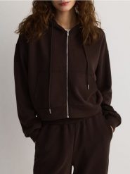 Rozpinana bluza z modalem - ciemnobrązowy. Brązowe bluzy damskie Reserved, l, bez wzorów, z dzianiny, bez kaptura. W wyprzedaży za 99.99 zł.