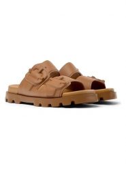 Camper Klapki "Brutus" w kolorze jasnobrązowym rozmiar: 42. Brązowe klapki damskie Camper, bez wzorów, z otwartym noskiem, bez obcasa, bez zapięcia. Za 239.99 zł.