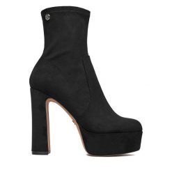 Botki Nine West. Czarne botki damskie Nine West, bez obcasa, na słupku, bez zapięcia. Za 299.99 zł.