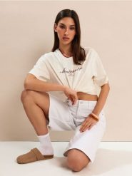 Szorty jeansowe baggy - biały. Białe spodenki sportowe damskie Sinsay, l, bez wzorów, z jeansu. Za 59.99 zł.