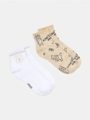 Skarpetki ze wzorem Winnie the Pooh 2 pack - wielobarwny. Skarpetki damskie Sinsay, bez wzorów. Za 12.99 zł.