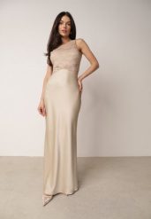 Beżowa Koktajlowa Sukienka o Dopasowanym Kroju z Koronką Bermine. Brązowe sukienki damskie Born2be, z aplikacjami, z koronki, biznesowe, bez ramiączek. Za 169.99 zł.