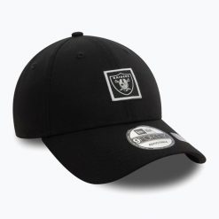 Czapka z daszkiem New Era Metallic Patch 9FORTY Las Vegas Raiders. Czarne czapki z daszkiem damskie New Era, bez wzorów. Za 119.99 zł.