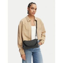 Torebka Calvin Klein Jeans. Czarne torebki klasyczne damskie Calvin Klein Jeans, z jeansu, bez dodatków. Za 269.99 zł.