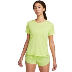 Odzież Nike. Zielona koszulki sportowe damskie Nike, bez wzorów, bez ramiączek. Za 199.99 zł.