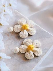 Lodie Silver Kolczyki-wkrętki rozmiar: onesize. Białe kolczyki damskie Lodie Silver, sztuczne. Za 43.99 zł.