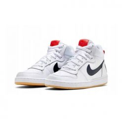 Buty sportowe młodzieżowe Nike Court Borough Mid. Biała obuwie sportowe casual damskie Nike, bez zapięcia. Za 189.20 zł.