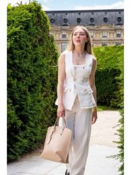 Christian Laurier Skórzana torebka "Livia" w kolorze beżowym - 36 x 39 x 12 cm rozmiar: onesize. Brązowe torebki klasyczne damskie Christian Laurier, z materiału, przez ramię, bez dodatków. Za 326.99 zł.