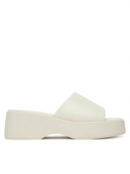 DeeZee Klapki ST024206-1 Biały. Białe klapki damskie DeeZee, bez wzorów, ze skóry, bez obcasa, bez zapięcia. Za 119.99 zł.