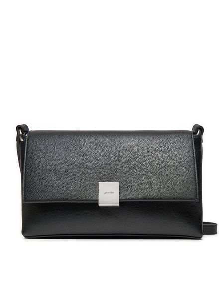 Calvin Klein Torebka Ck Plaque Medium Shoulder Bag K60K612783 Czarny. Czarne torebki klasyczne damskie Calvin Klein, ze skóry, bez dodatków. Za 279.99 zł.