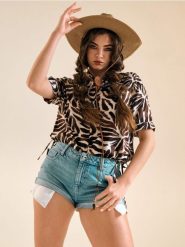 Szorty jeansowe mid waist - niebieski. Niebieskie spodenki sportowe damskie Sinsay, l, bez wzorów, z jeansu. W wyprzedaży za 29.99 zł.