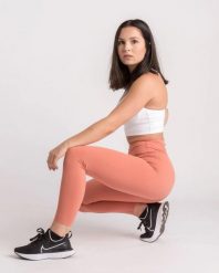 Damskie legginsy 7/8 na jogę i pilates, bez przedniego szwu – łososiowy. Czerwone legginsy damskie AESTHETIC WOLF, s, bez wzorów, z dzianiny. Za 149.99 zł.