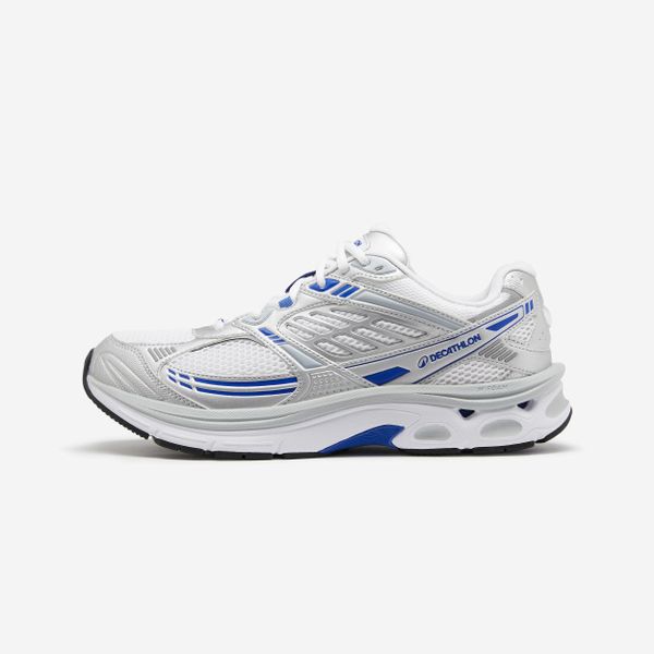 Buty sportowe damskie RR2K. Białe obuwie sportowe casual damskie Decathlon, z kauczuku, bez zapięcia, trekkingowe. Za 299.99 zł.