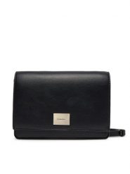 Calvin Klein Torebka Hardware Flap Crossbody K60K612967 Czarny. Czarne listonoszki damskie Calvin Klein, bez wzorów, ze skóry, bez dodatków. Za 239.99 zł.