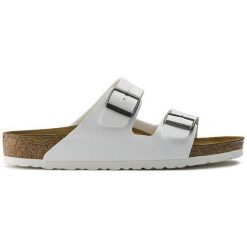 Klapki damskie BIRKENSTOCK ARIZONA. Białe klapki damskie Birkenstock, bez wzorów, bez obcasa, bez zapięcia. Za 349.99 zł.