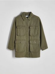 Kurtka oversize z kieszeniami cargo - jasnozielony. Zielone kurtki damskie Reserved, l, bez wzorów, z bawełny, bez kaptura. W wyprzedaży za 59.99 zł.