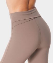 Legginsy sportowe dla kobiet z kopertowym tyłem Carpatree Balletcore. Czerwone legginsy damskie Carpatree, m, bez wzorów, z materiału, z podwyższonym stanem, na fitness i siłownię. Za 175.99 zł.