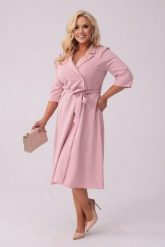 Elegancka żakietowa sukienka Marietta w kolorze pudrowego różu XXL OVERSIZE. Czerwone sukienki damskie Moda Size Plus Iwanek, bez wzorów, z elastanu, biznesowe, bez ramiączek. Za 325.00 zł.