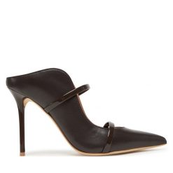 Klapki MALONE SOULIERS. Brązowe klapki damskie MALONE SOULIERS, bez wzorów, bez obcasa, bez zapięcia. Za 2,559.00 zł.