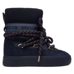 Śniegowce Tommy Hilfiger. Niebieskie śniegowce damskie Tommy Hilfiger. Za 559.99 zł.