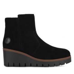 Botki Rieker. Czarne botki damskie Rieker, bez obcasa, na koturnie, bez zapięcia. Za 335.00 zł.
