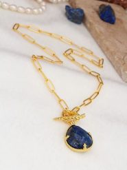 Pierres delicates Naszyjnik z zawieszką - dł. 47 cm rozmiar: onesize. Niebieskie naszyjniki damskie Pierres delicates, z lazurytem, z mosiądzu. Za 43.99 zł.