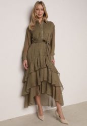 Zielona Koszulowa Sukienka z Dłuższym Tyłem i Falbanami Savandra. Zielone sukienki damskie Born2be, bez wzorów, z poliesteru, bez ramiączek. Za 219.99 zł.